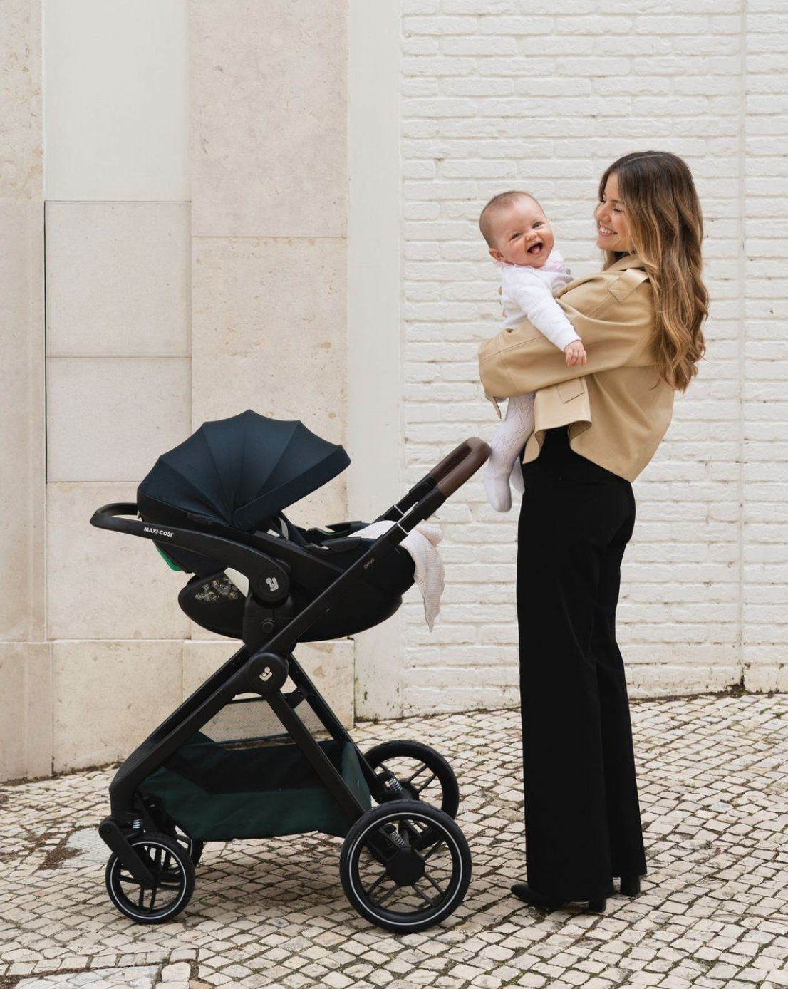 Ghế Ngồi Ô Tô Sơ Sinh Maxi-Cosi Pebble 360 - Màu Essential Black