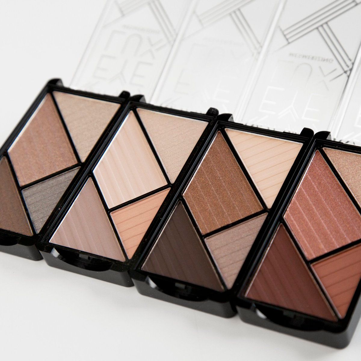 Hộp 4 màu mắt L.A Girl Eye Luxe Shadow Mesmerizing