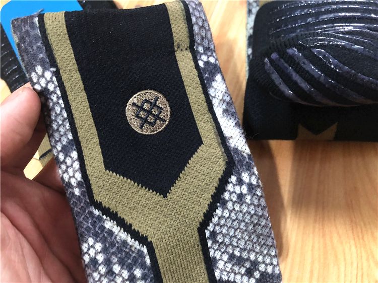 Stance SNAKE MAMBA FL with triniti technology (Size L/XL 9-13US)