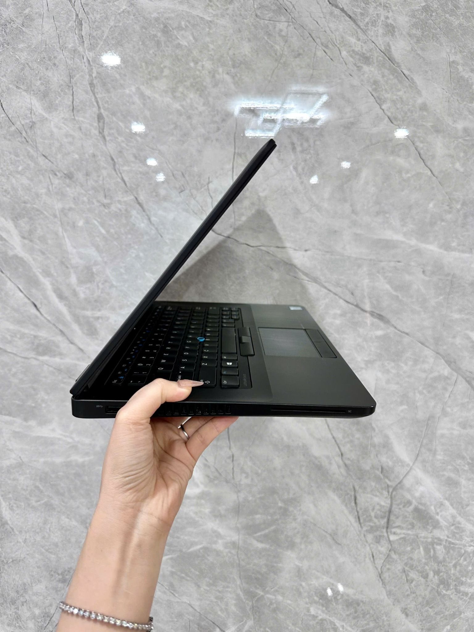 Laptop Cũ Dell Latitude E5470 Core i5-6300U/8GB/SSD256GB, 14
