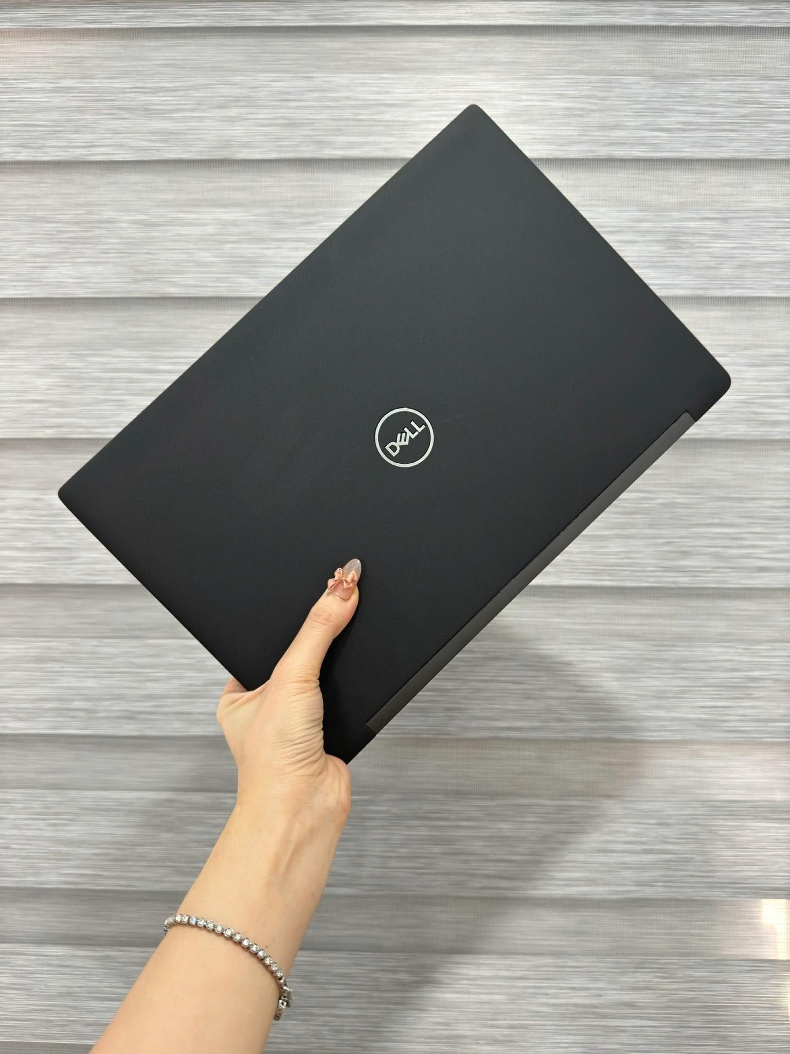 Laptop Cũ Dell Latitude E7390 Intel Core i5-8250U | 8GB DDR4 | SSD 256 |13 inch Full HD