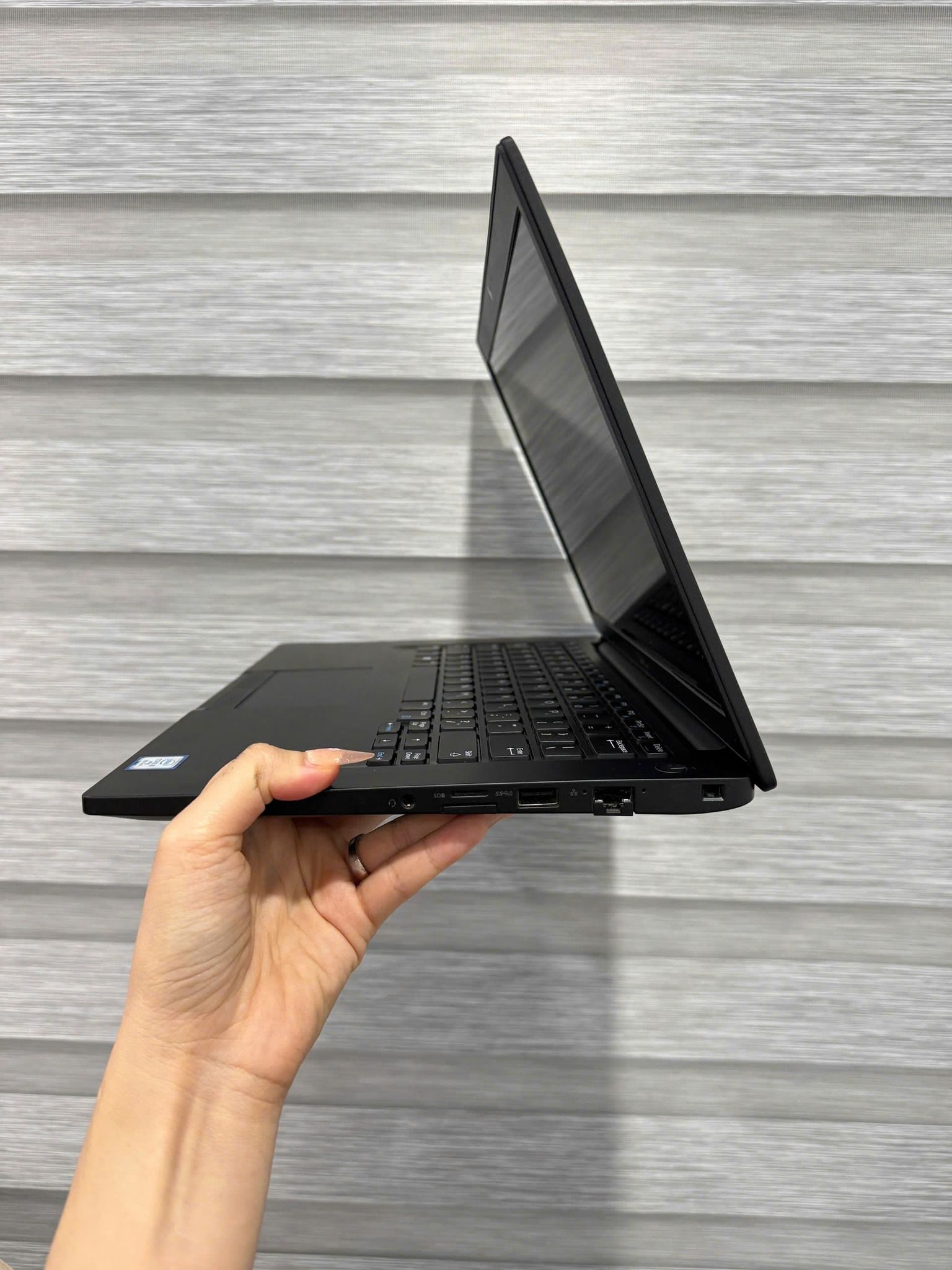 Laptop Cũ Dell Latitude E7490 Intel Core i5-8350U | 8GB DDR4 | SSD 256 |14 inch Full HD