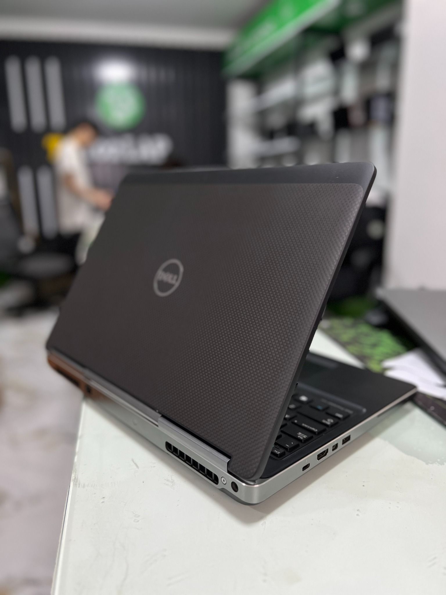 Laptop Cũ Dell Precision 7510 Core i7 6820HQ/8GB/SSD256GB, 15