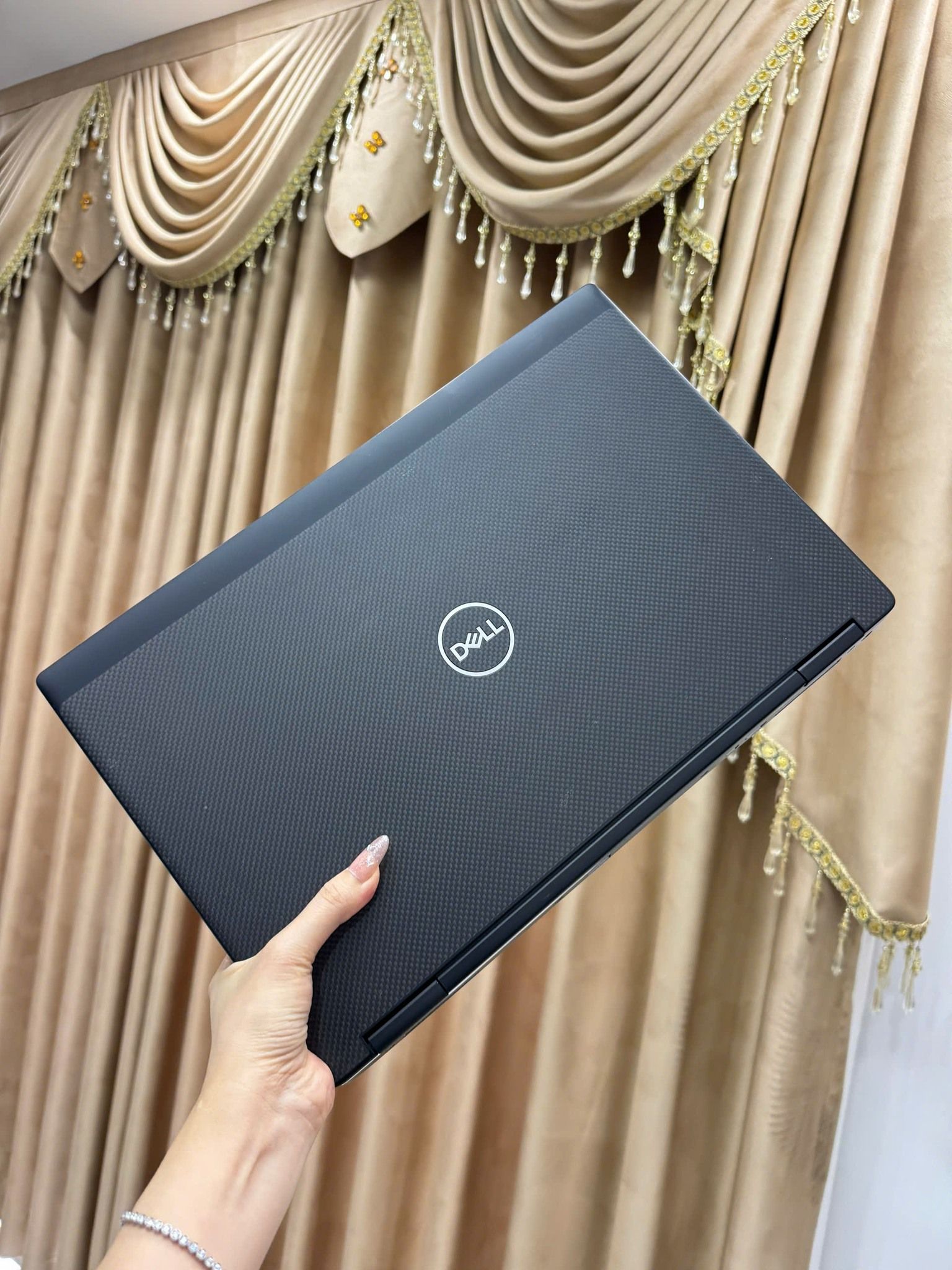 Laptop Cũ Dell Precision 7530 Core i7 8850H/16GB/SSD512GB, 15