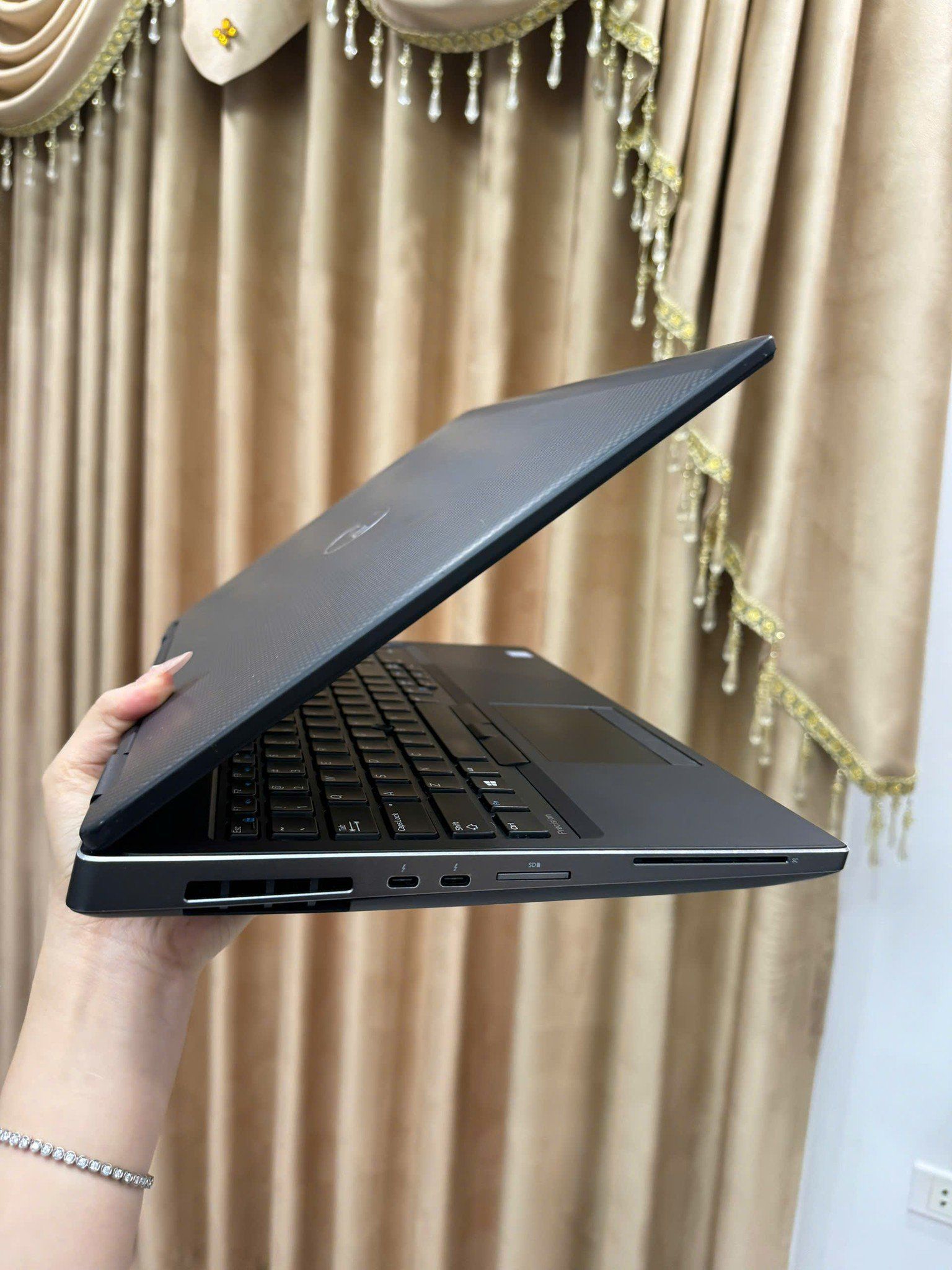 Laptop Cũ Dell Precision 7530 Core i7 8850H/16GB/SSD512GB, 15