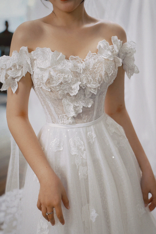 ELEGANT WEDDING DRESS