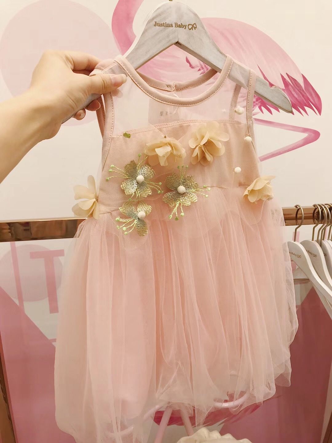 Đầm ren hoa có bông chấm bi