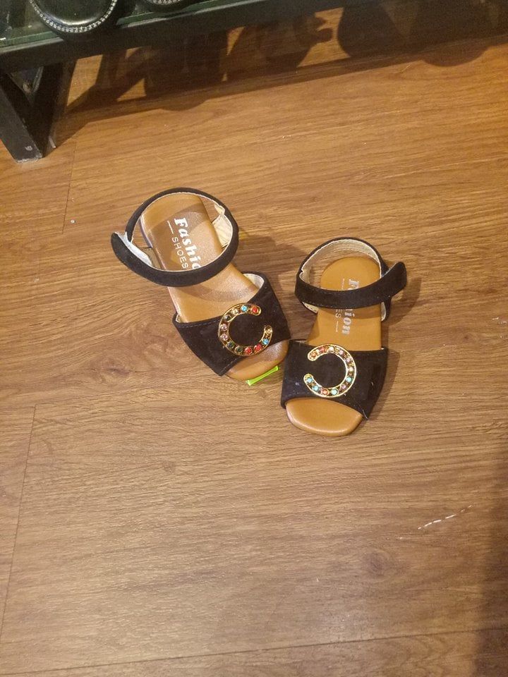 Sandal Da lộn chữ C đá 16-19