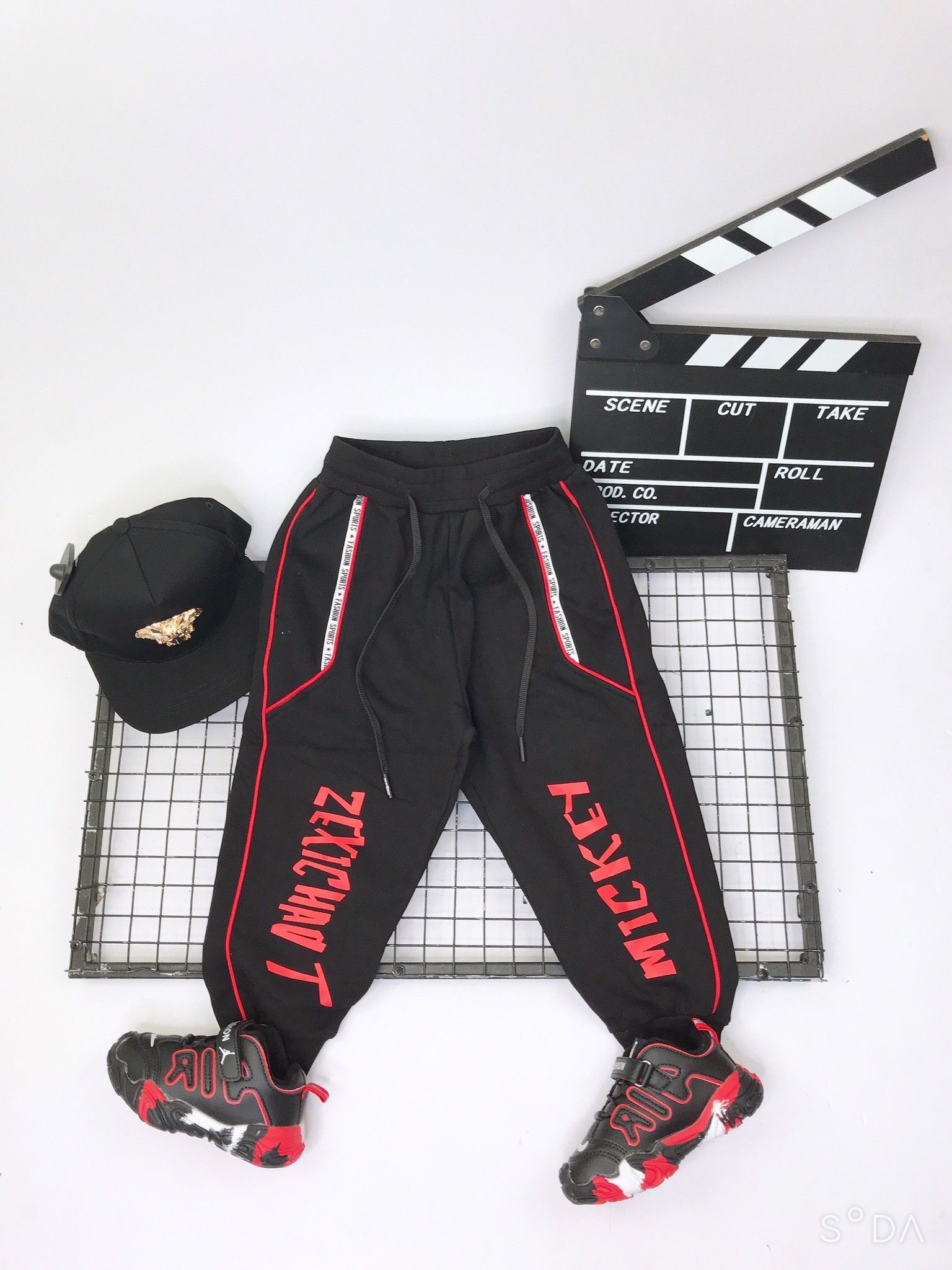 Quần dài jogger trẻ em lót lông chạy viền chỉ đỏ