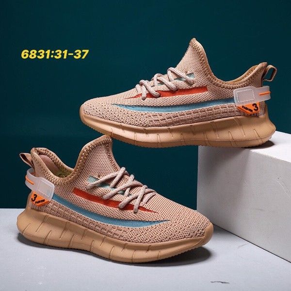 GIÀY sport mác cạnh trong
