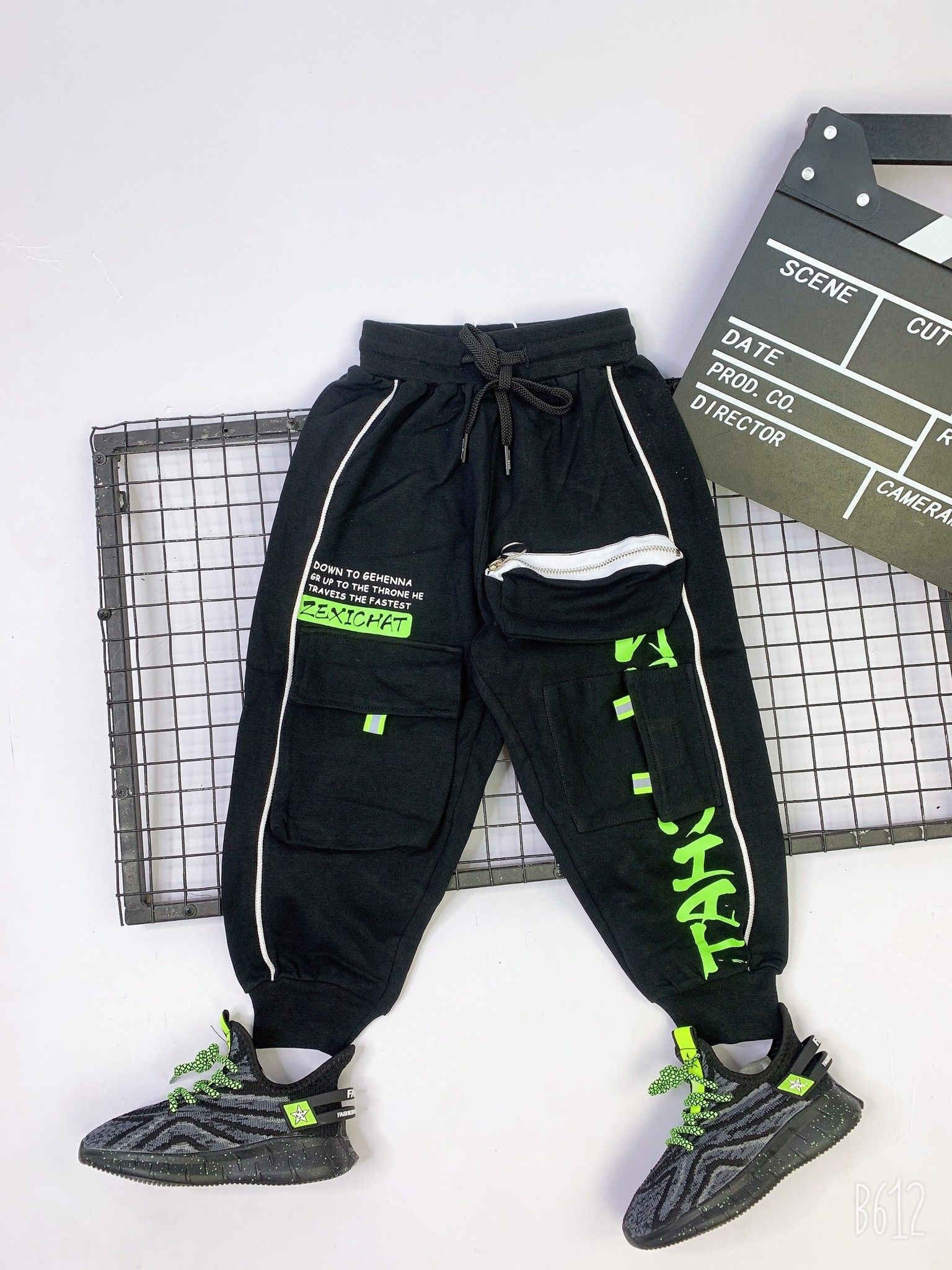 Quần dài jogger trẻ em phối chữ neon N230