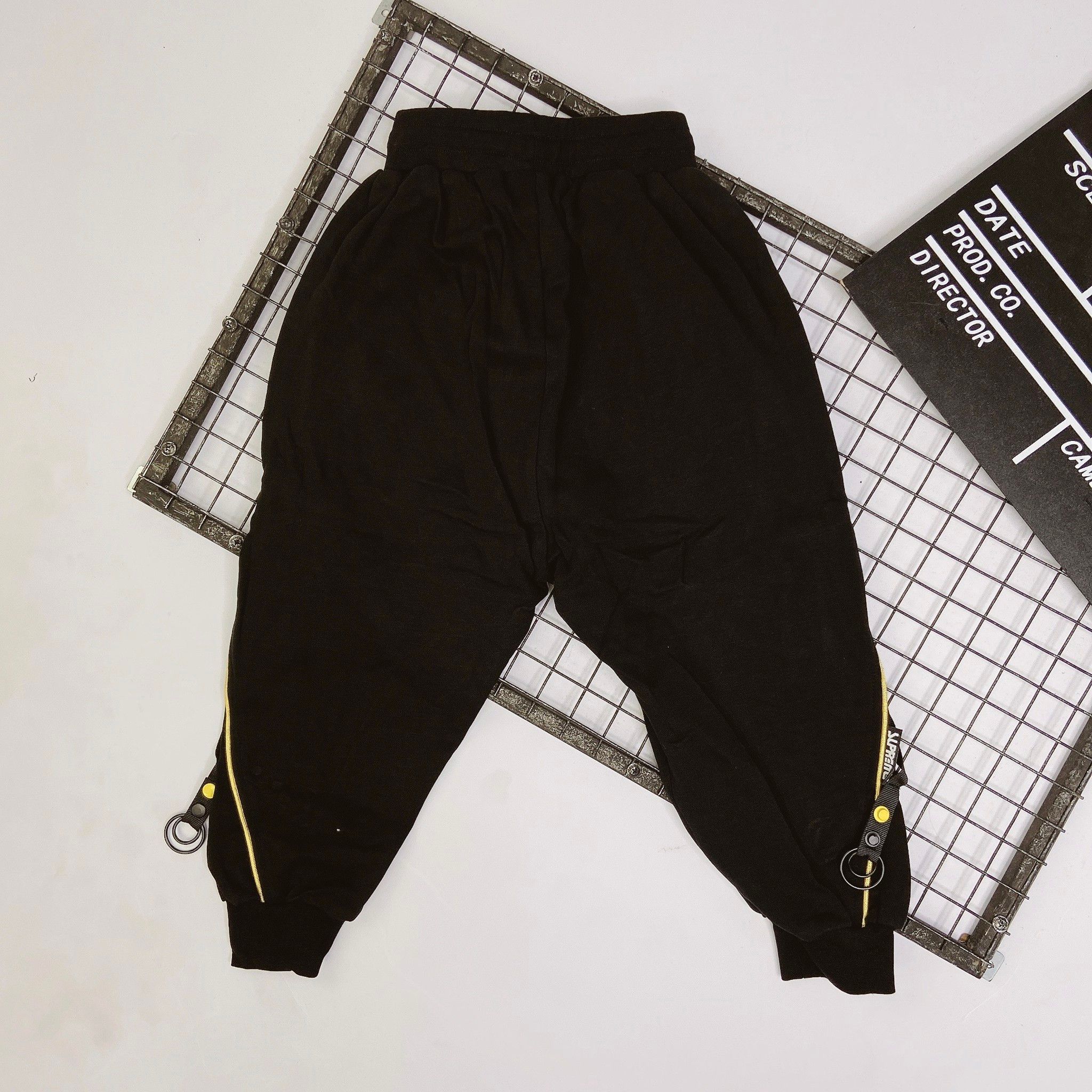 Quần bé trai Jogger đũng in chữ