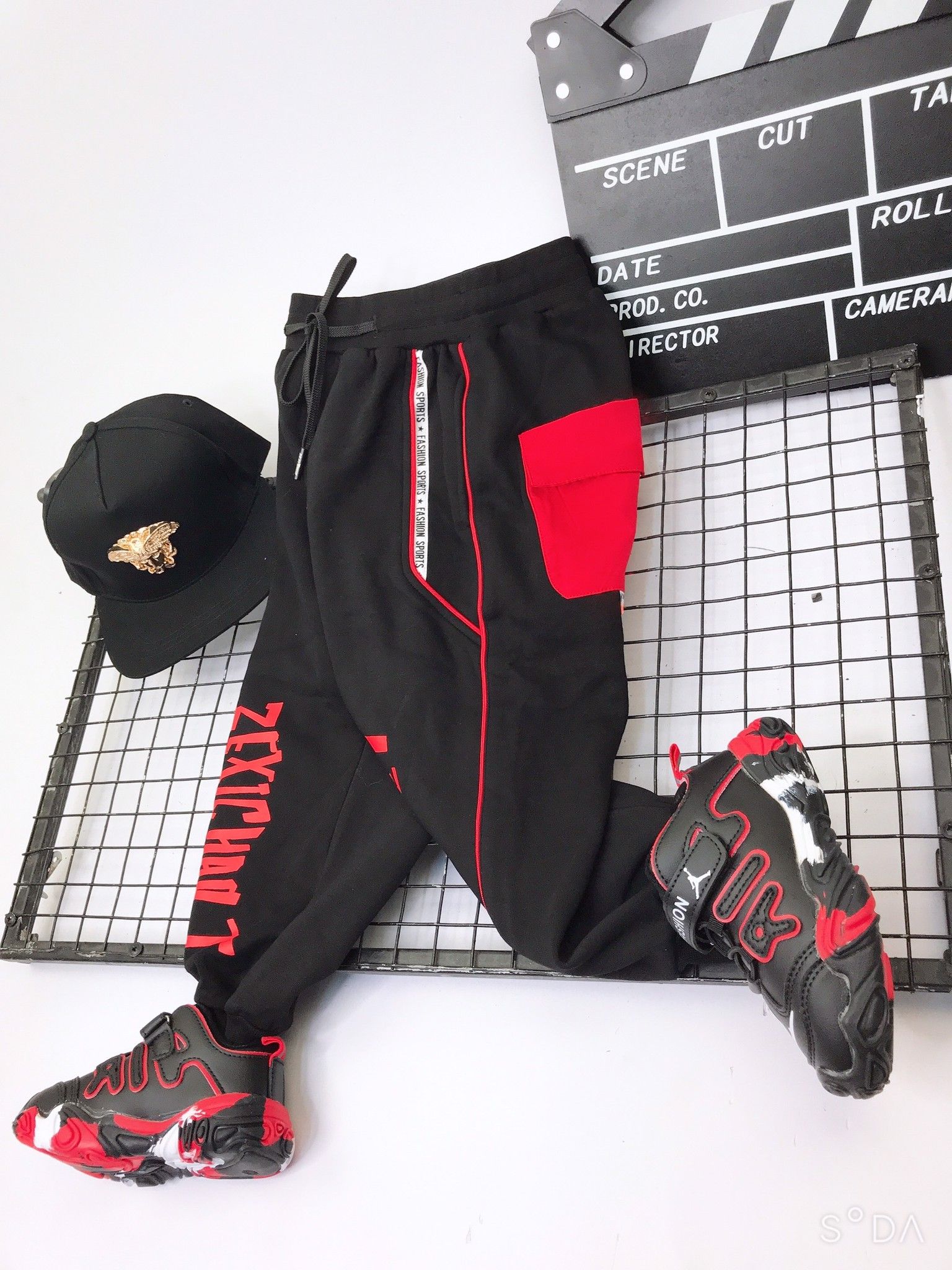 Quần dài jogger trẻ em lót lông chạy viền chỉ đỏ
