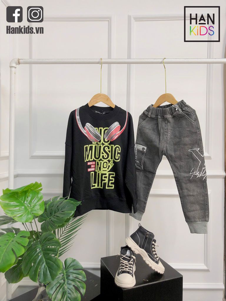 ÁO hoddie họa tiết tai nghe ngực áo