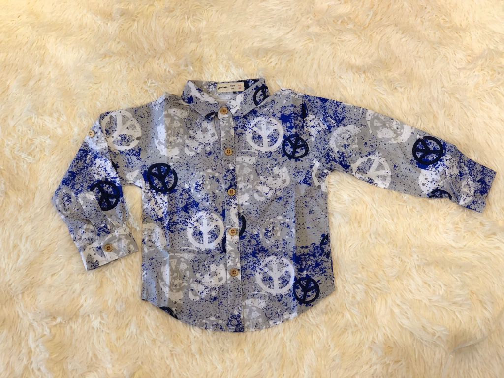 Áo bé trai sơ mi dài tay hoạ tiết moschino vẩy sơn xanh