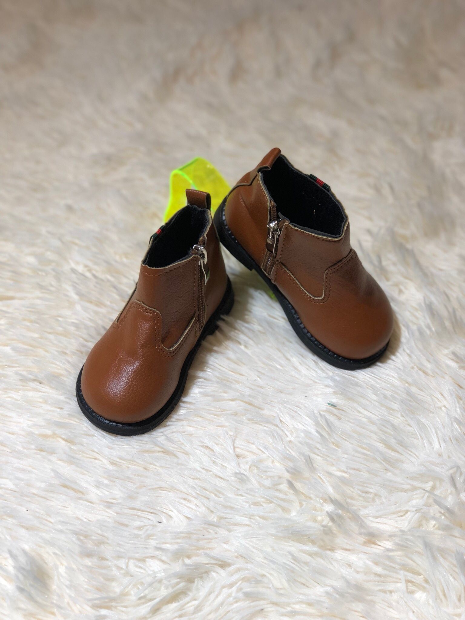 Boot da trơn Gucci