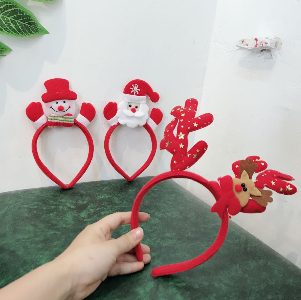 Cài tuần lộc nơ sao vàng