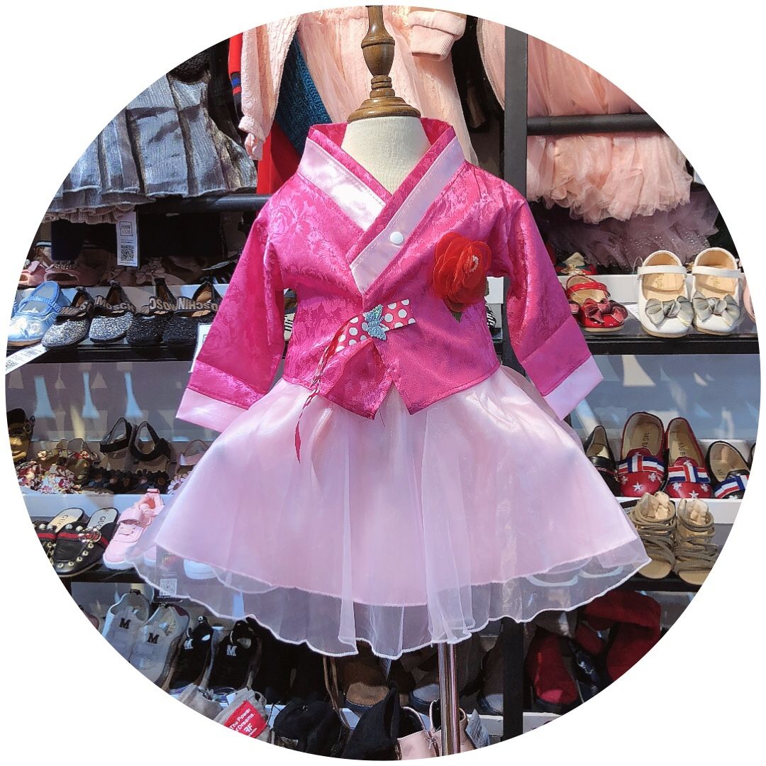 Hanbok 2 chi tiết 1 hoa cài bướm
