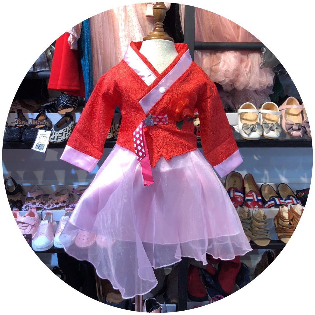 Hanbok 2 chi tiết 1 hoa cài bướm