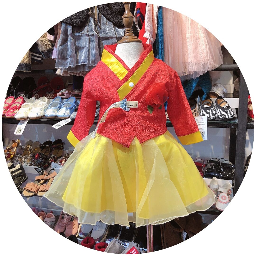 Hanbok 2 chi tiết 1 hoa cài bướm