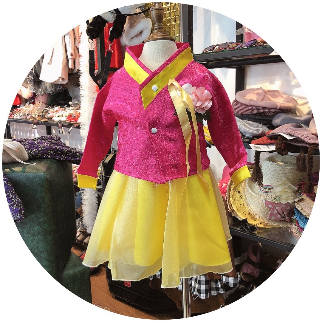 Hanbok 2 chi tiết 2 hoa dây tua