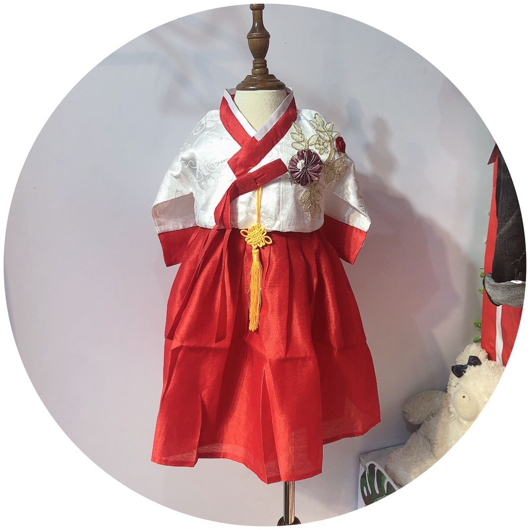 Hanbok thêu hoa kim tuyến