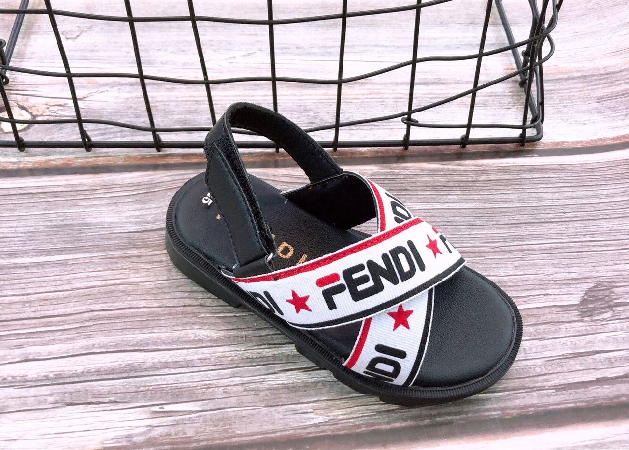 Sandal Fendi chéo
