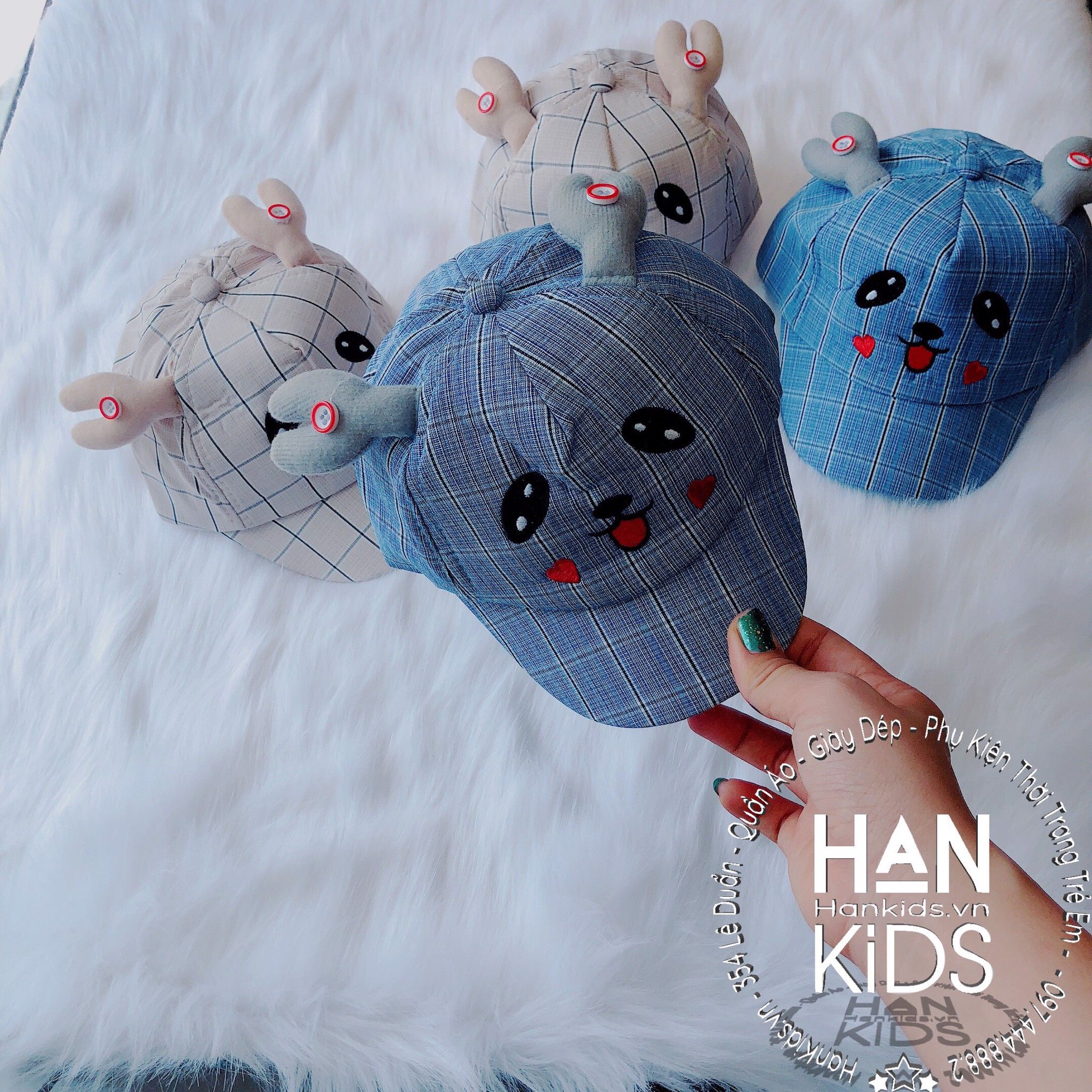 Mũ lưỡi trai kẻ nhí đính sừng