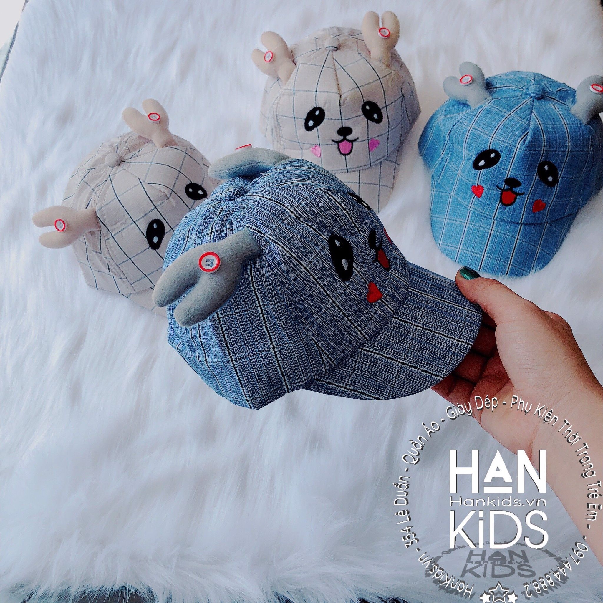 Mũ lưỡi trai kẻ nhí đính sừng