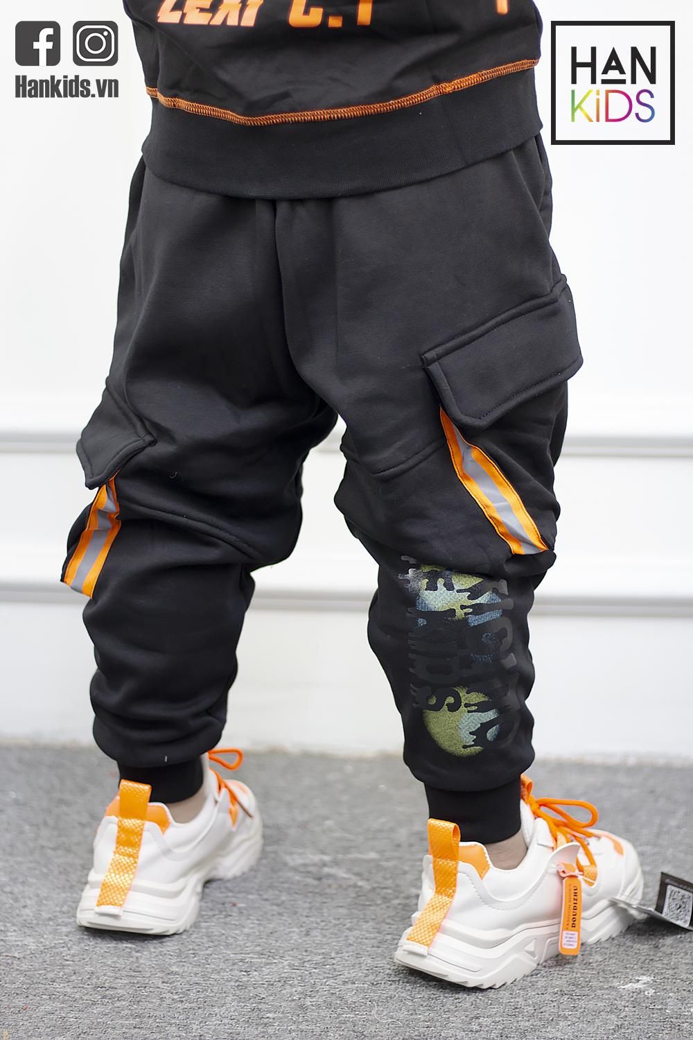 Quần bé trai jogger in chữ LIGHT 2 túi cam đắp bên