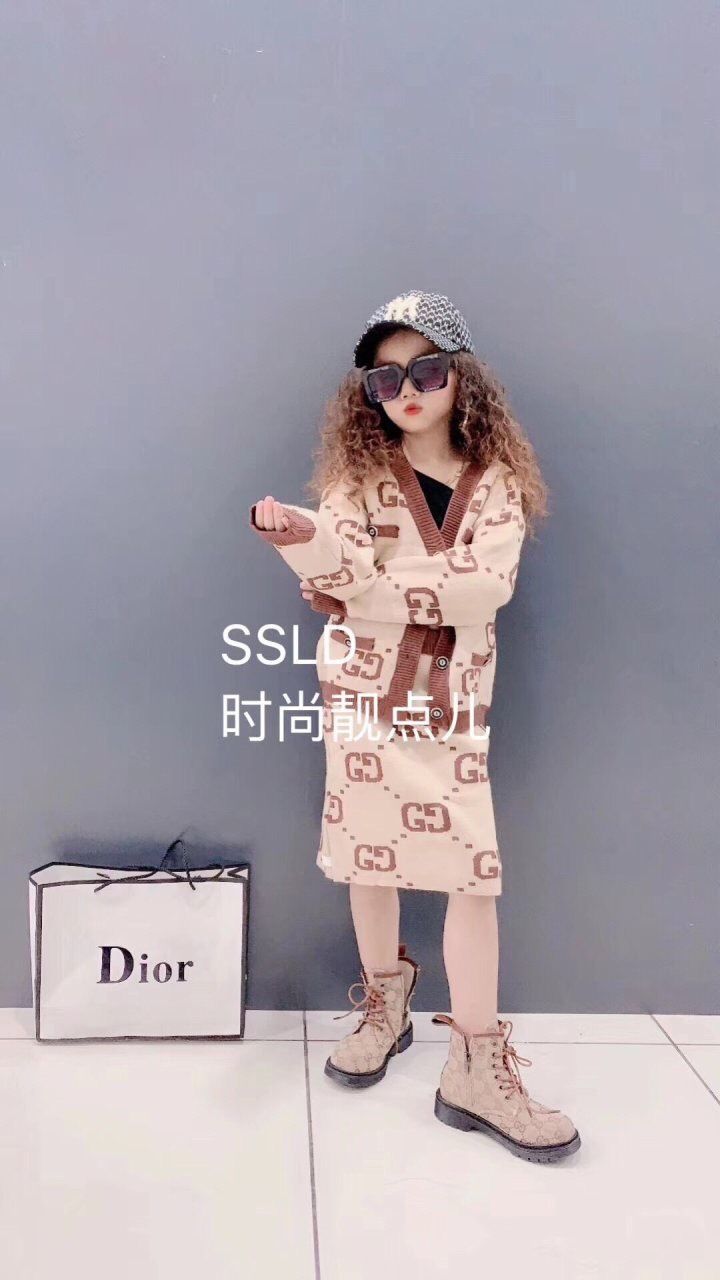 Set chân váy gucci cài cúc SSLD