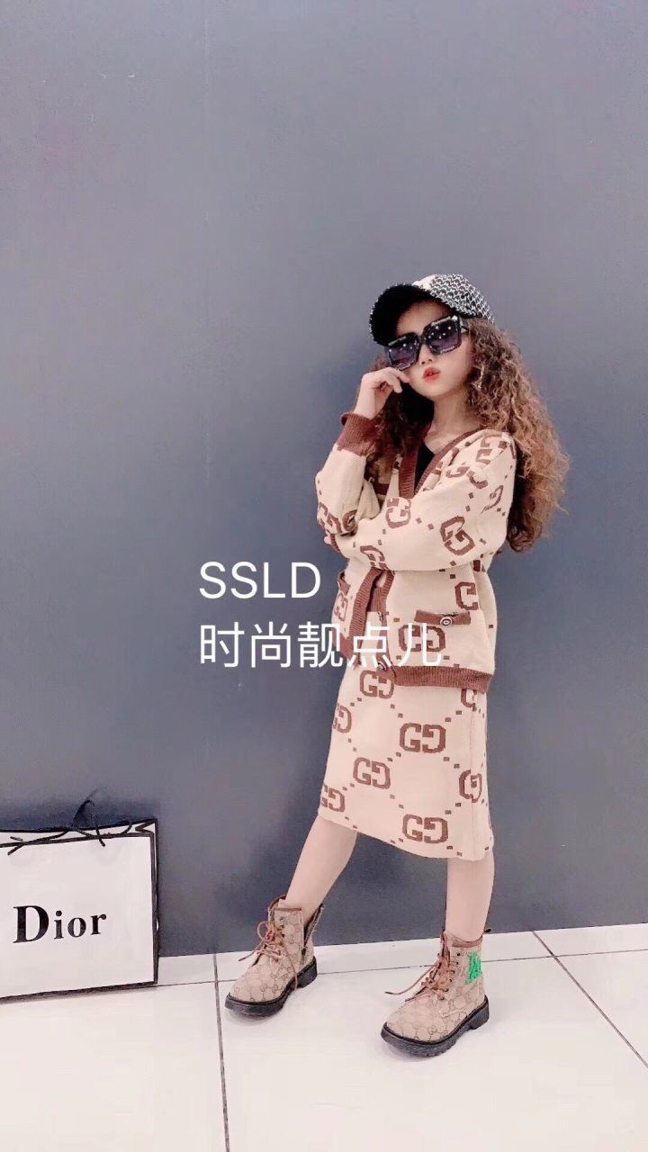 Set chân váy gucci cài cúc SSLD