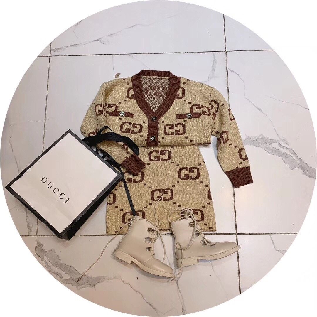 Set chân váy gucci cài cúc SSLD