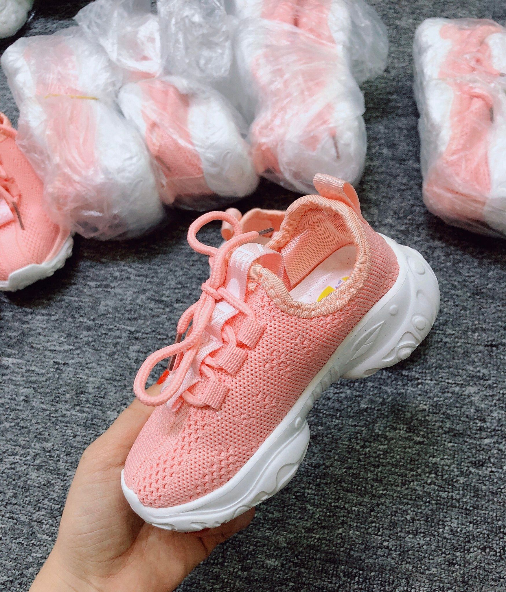 GIÀY sport phối lưới hồng logo ong