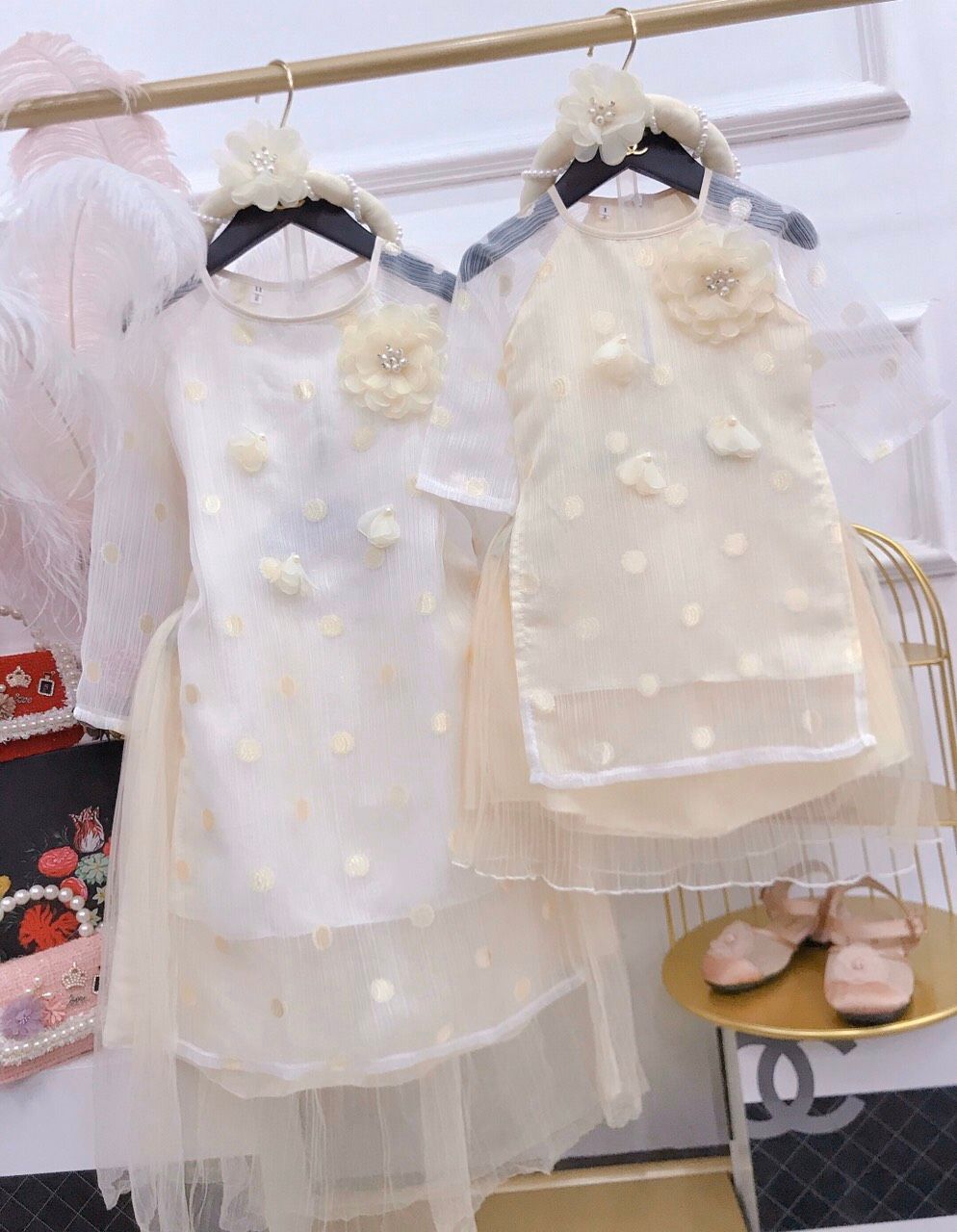 Set áo dài đính hoa von kèm cài đầu