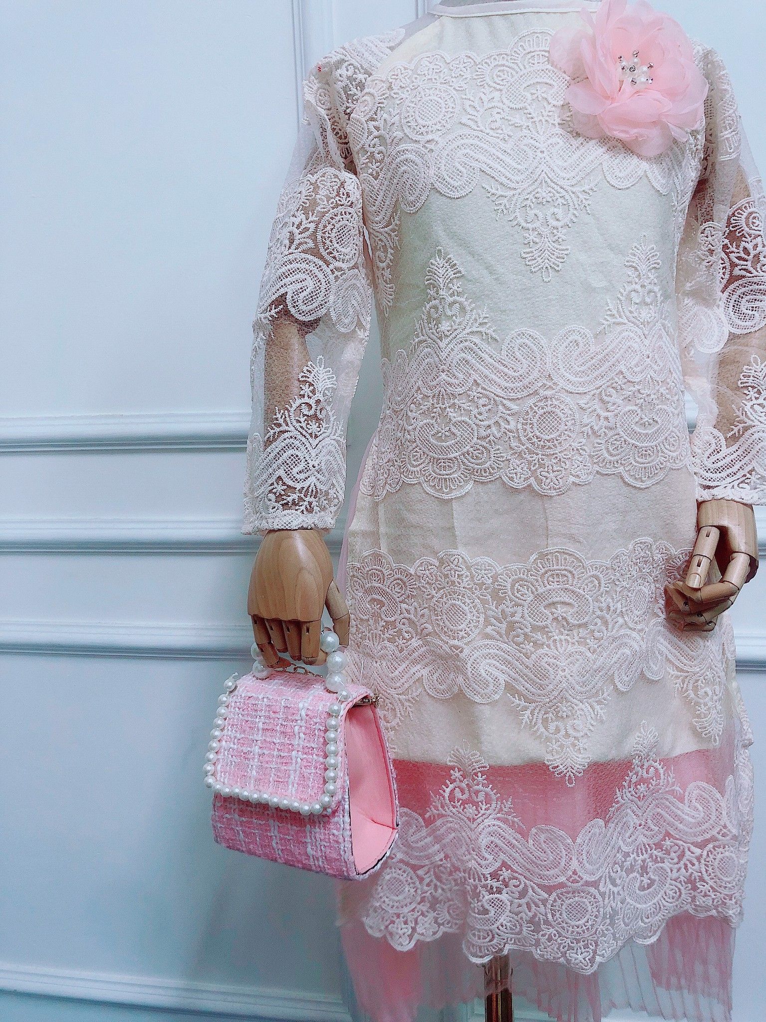 Set áo dài ren ngực đính von hoa + mấn