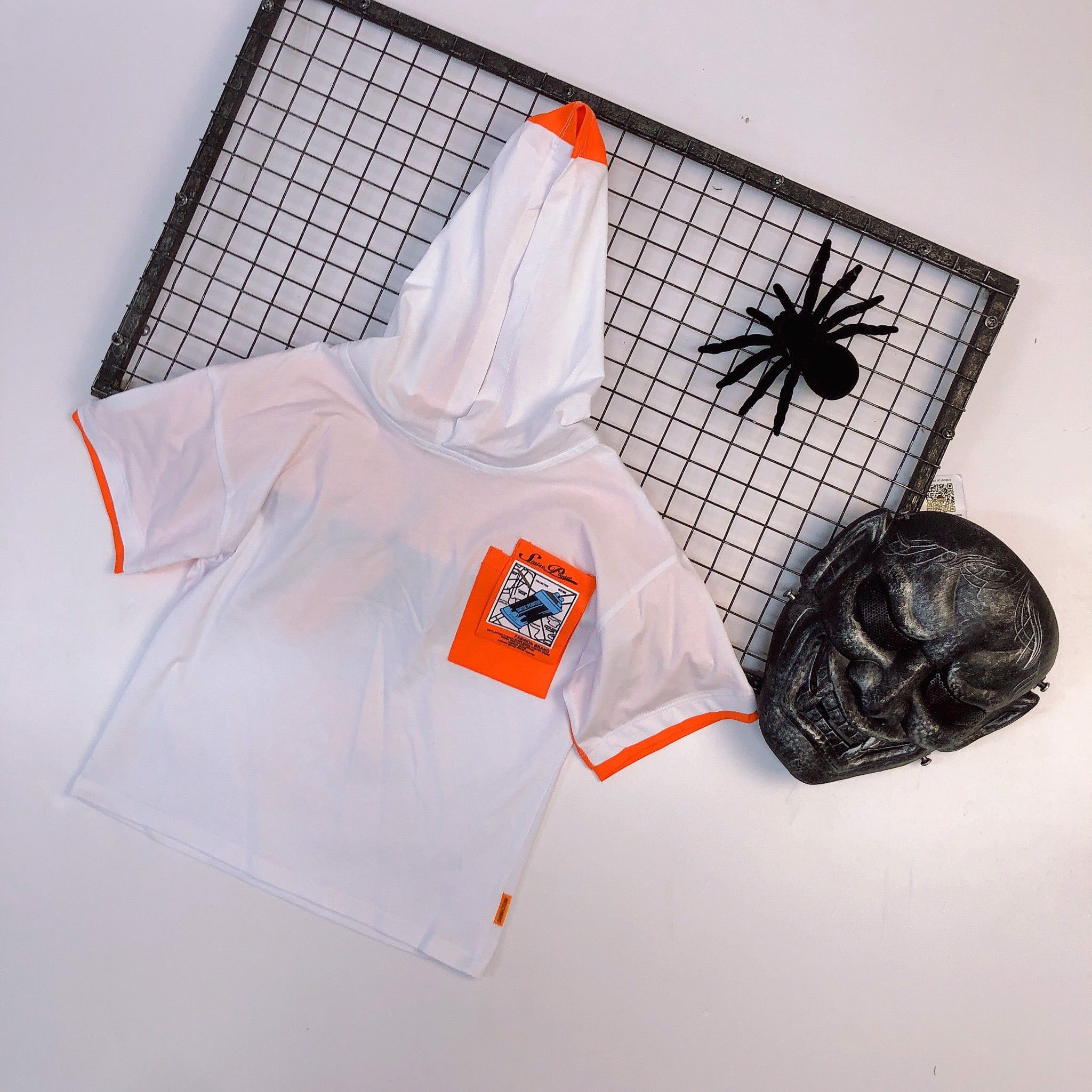 Áo bé trai cotton mũ ngực in chai