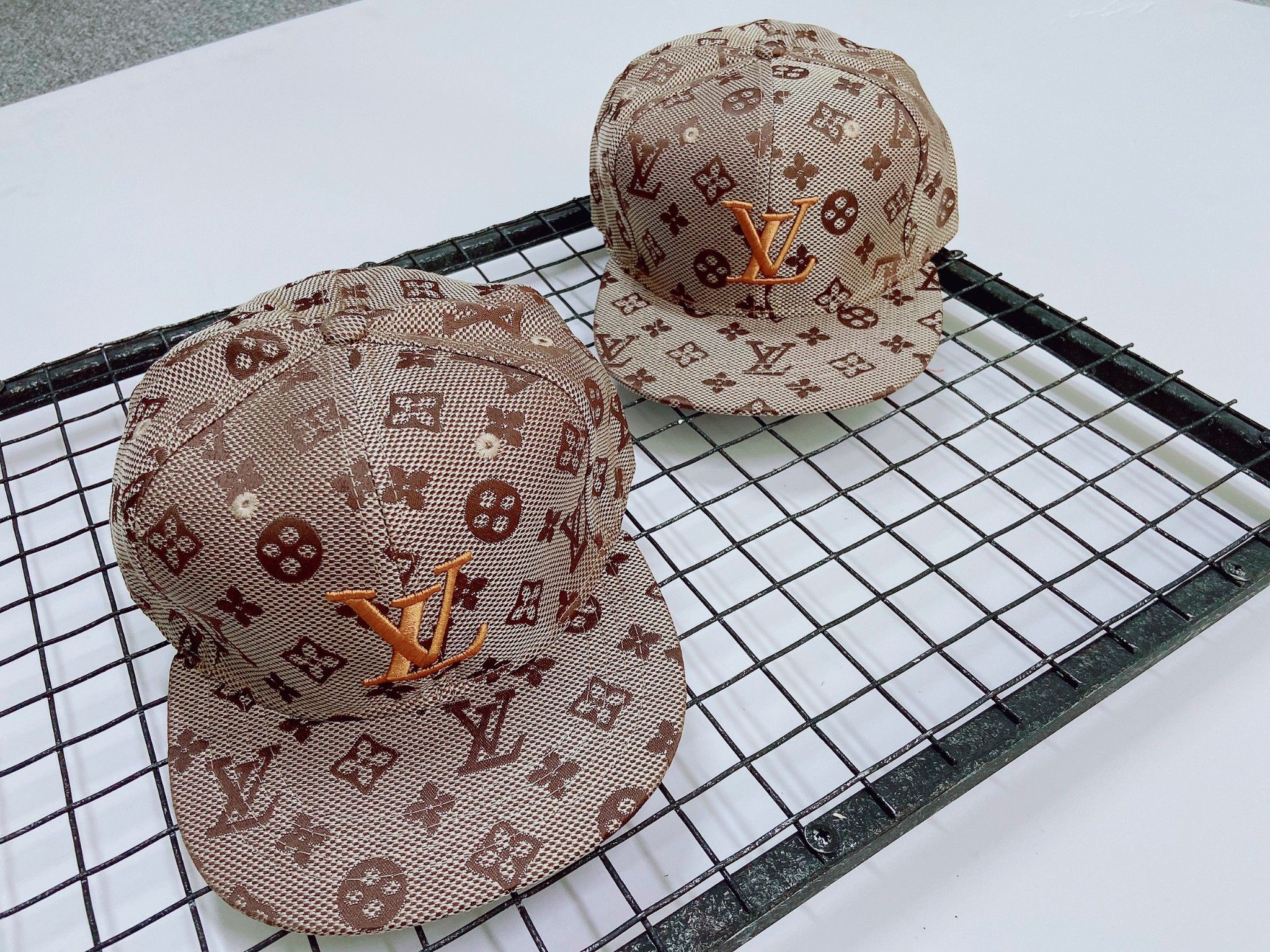 Mũ Snapback LV /Chanel