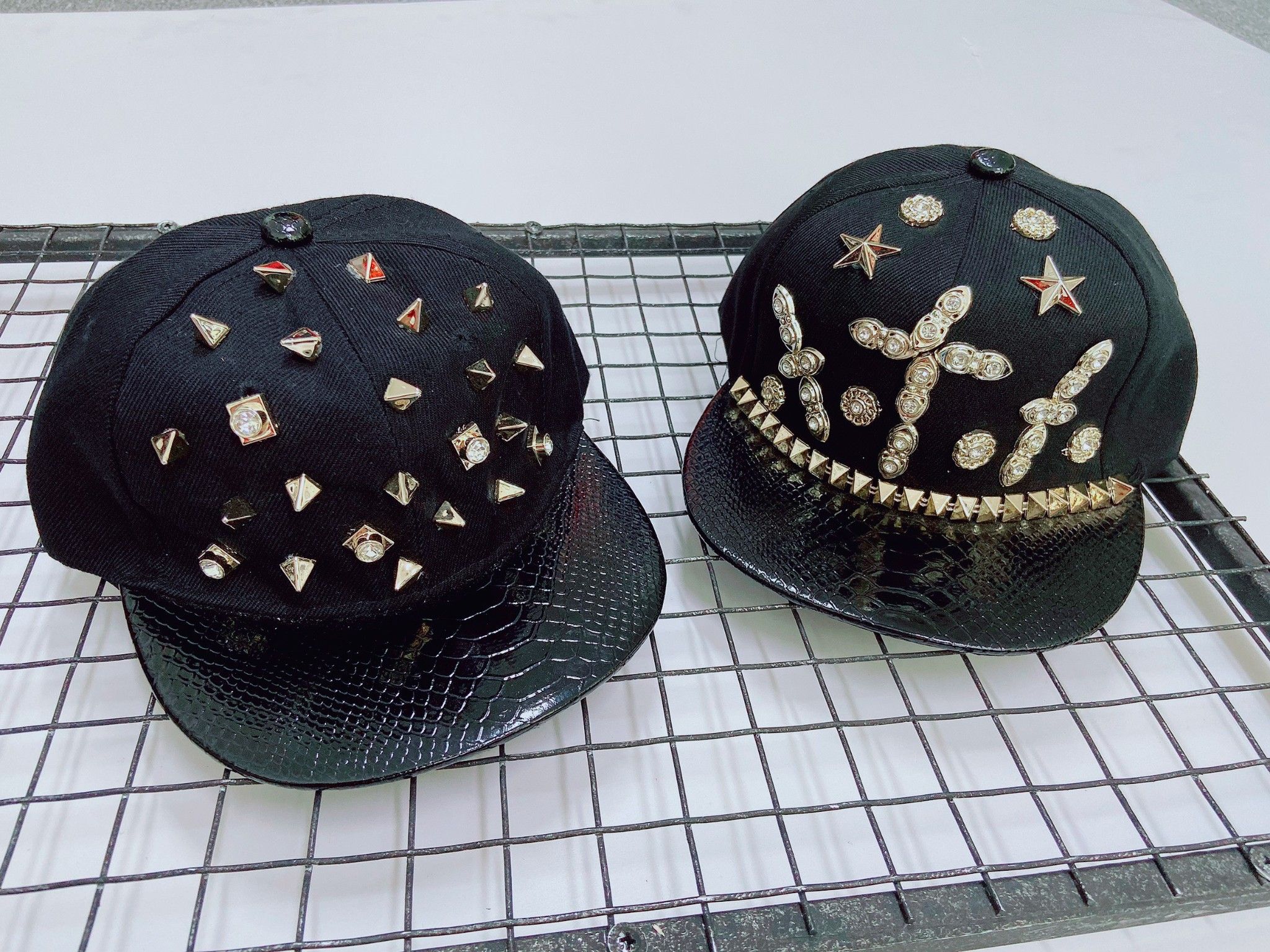 Mũ Snapback Đinh