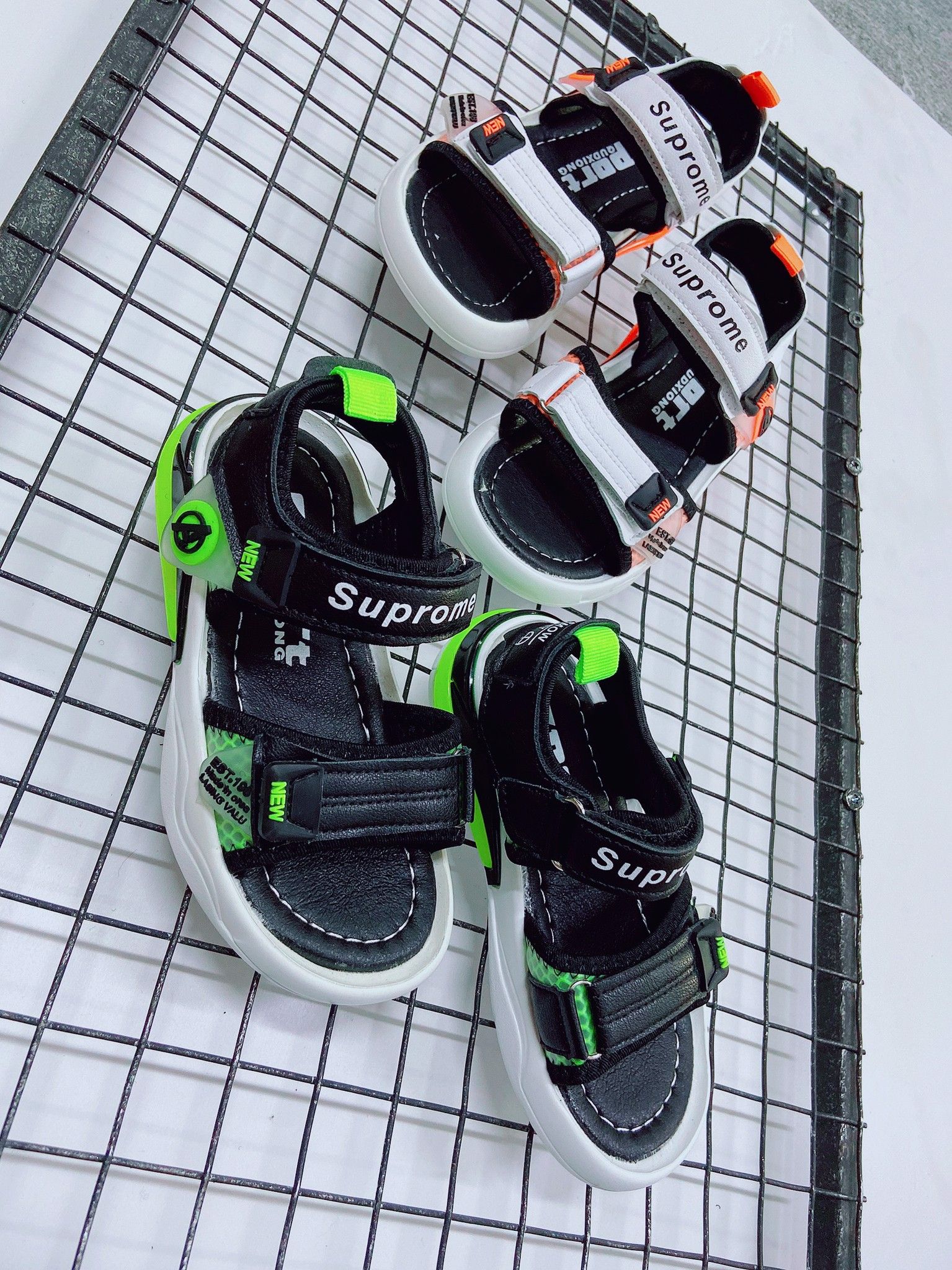 Sandal Suprome lưới màu vạc bên