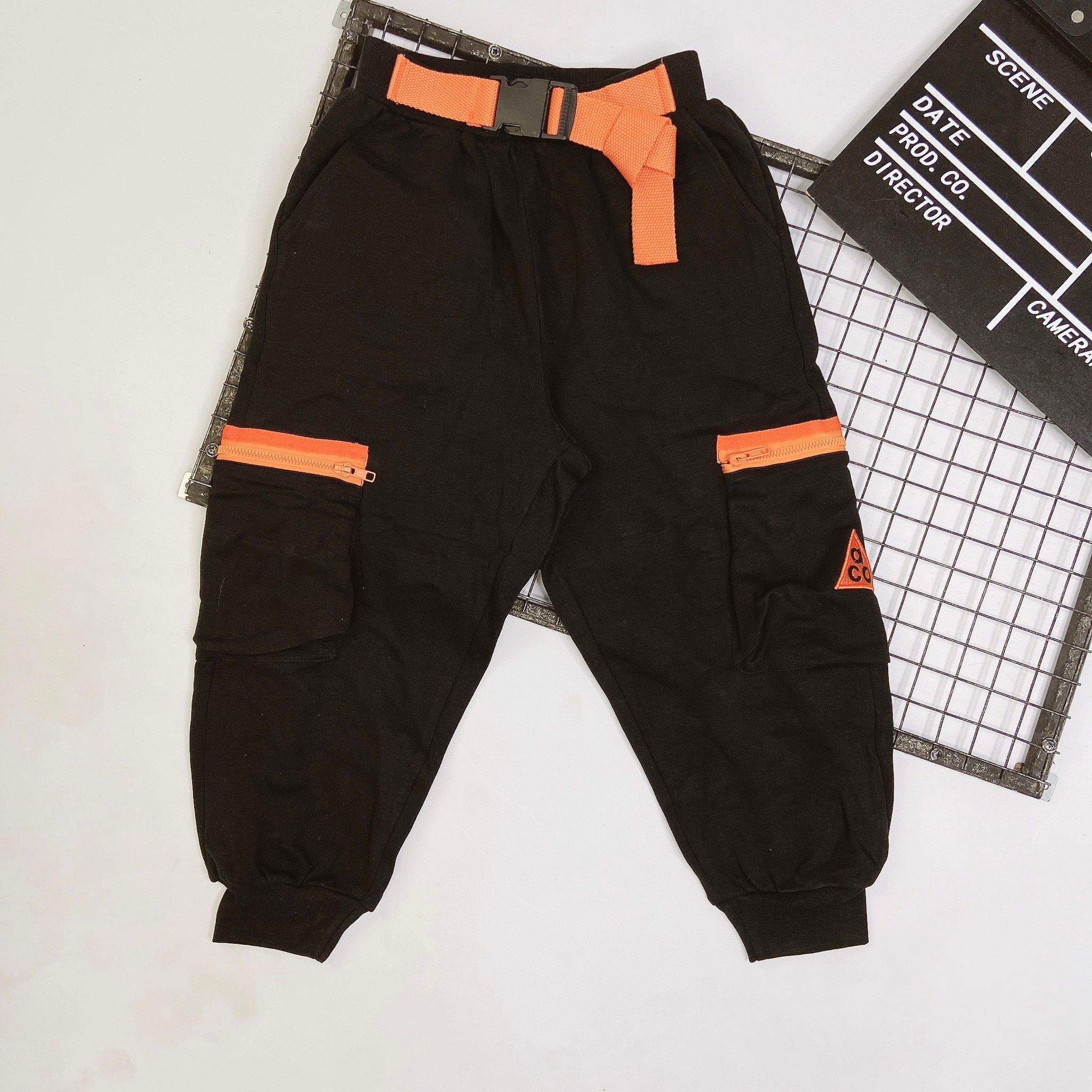 Quần bé trai jogger phối đai