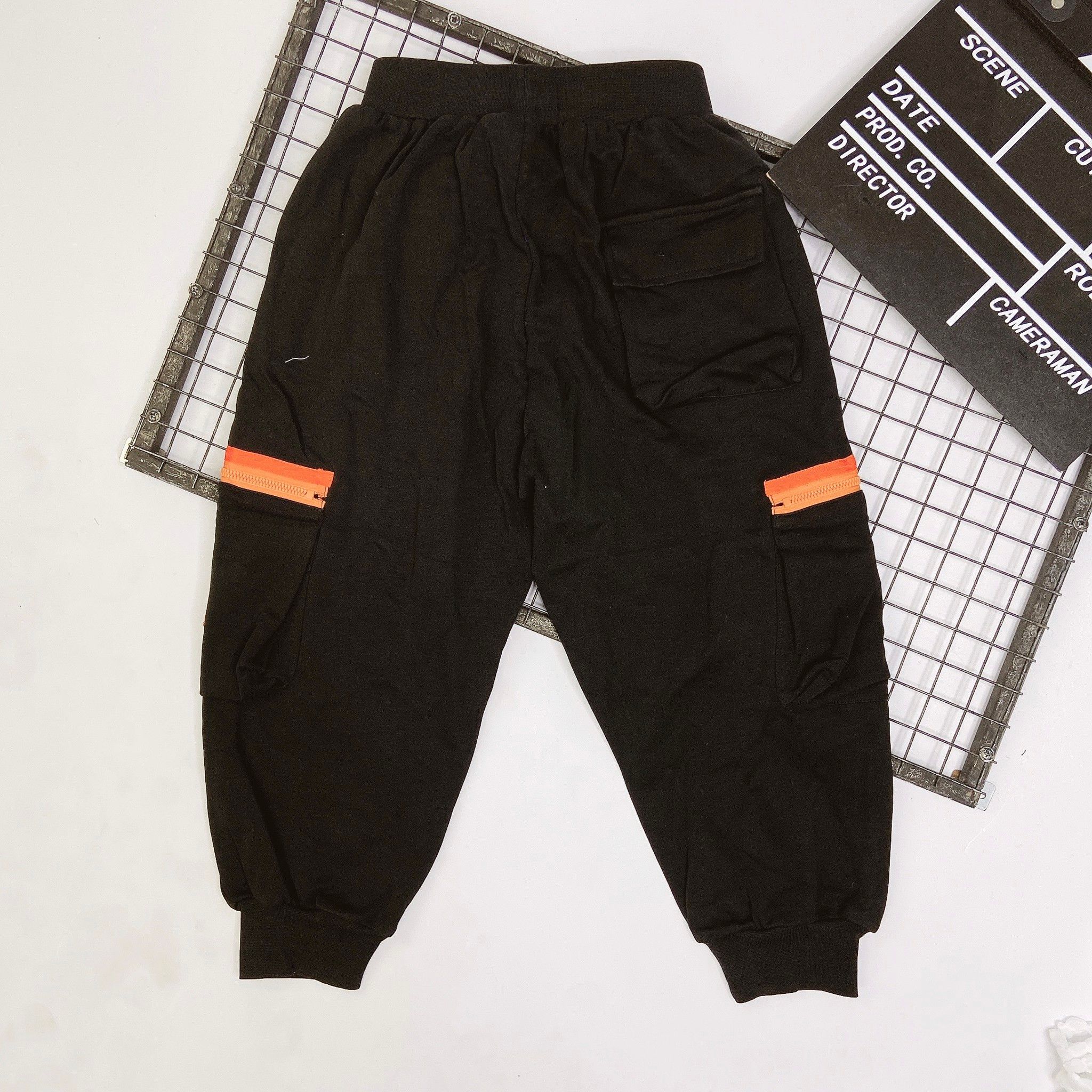 Quần bé trai jogger phối đai