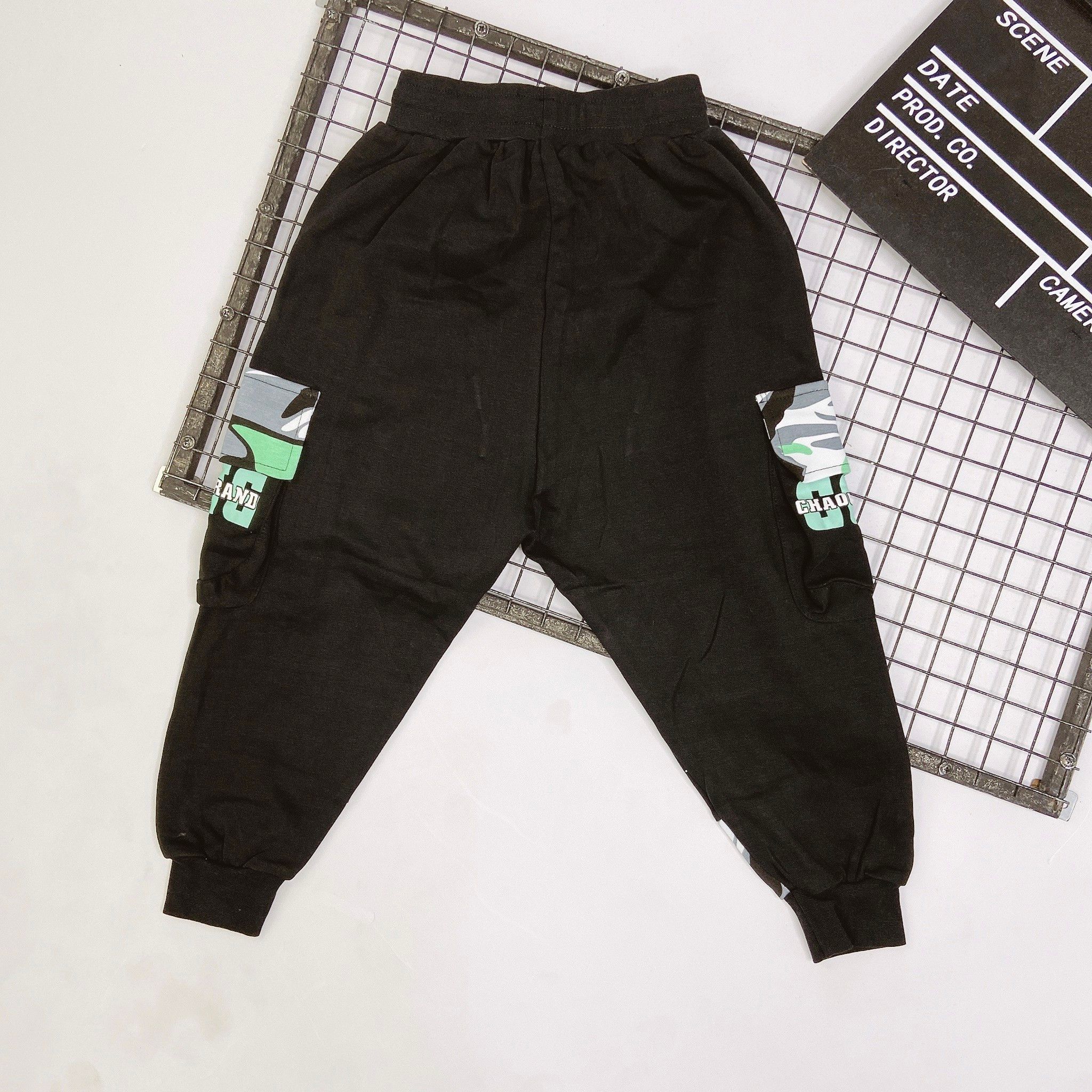 Quần dài jogger trẻ em túi nổi lính