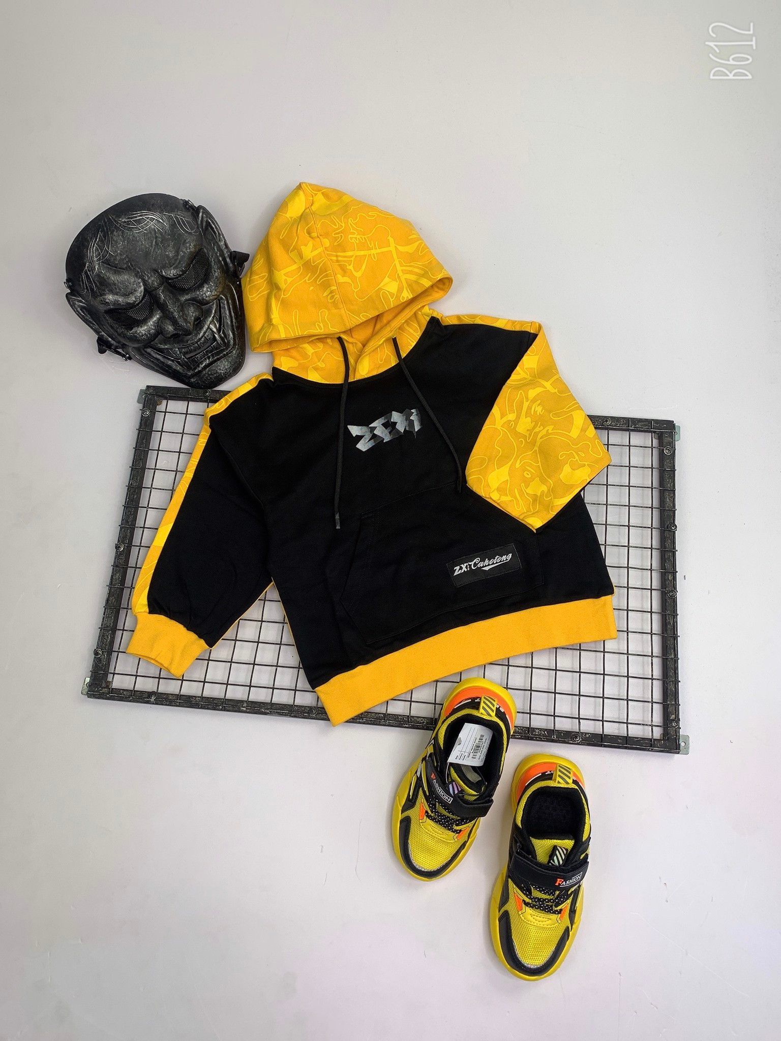 ÁO hoddie phối màu 2 mặt vàng đen