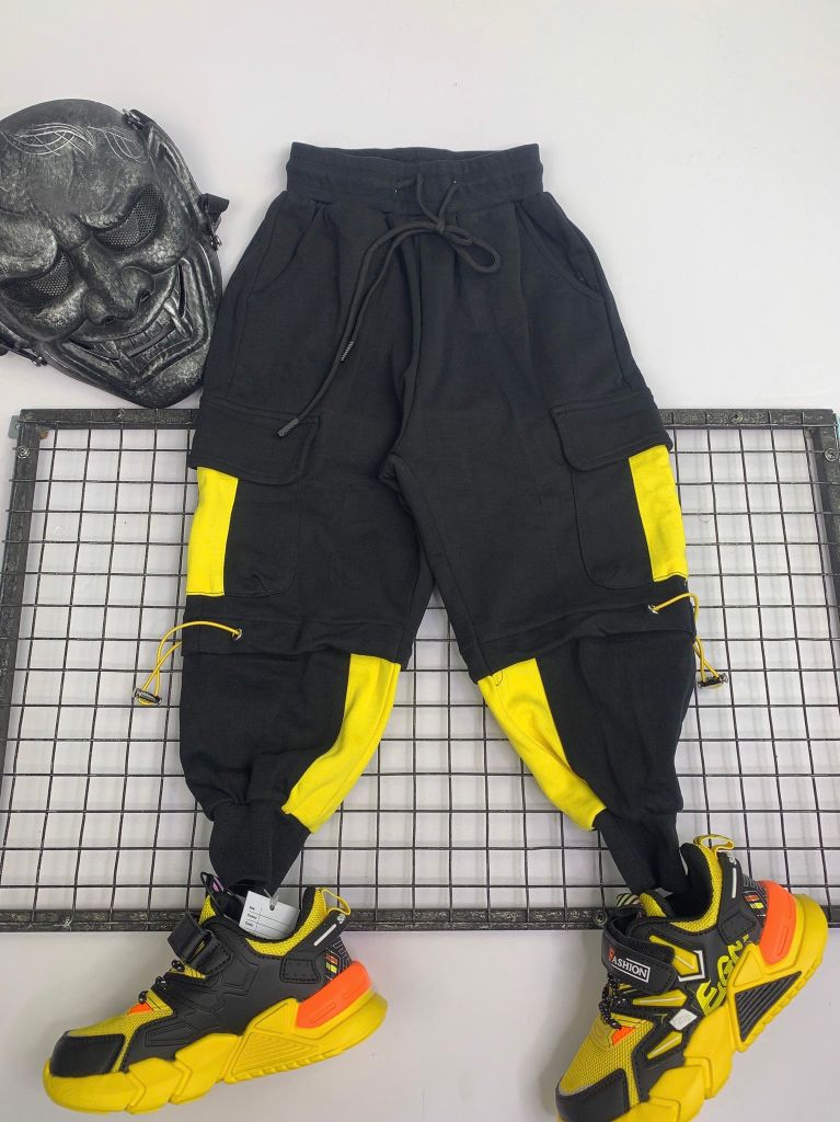 Quần jogger 2 túi nổi bên dây rút