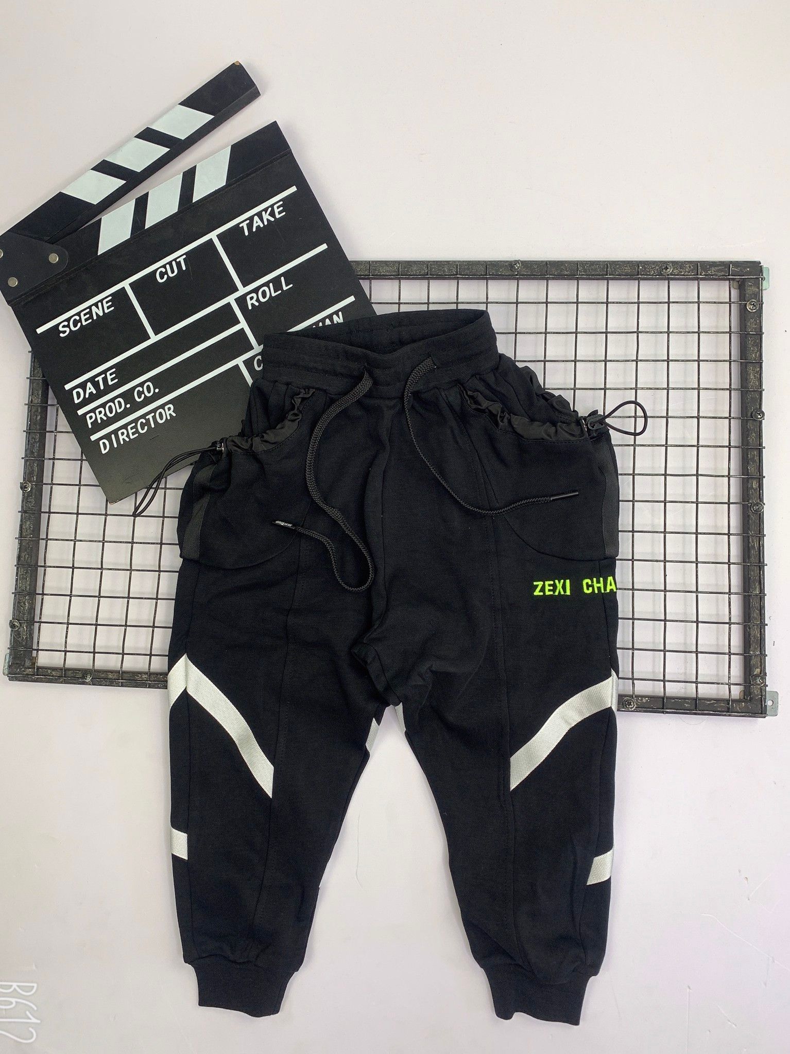 Quần jogger túi rút vếch ngoài