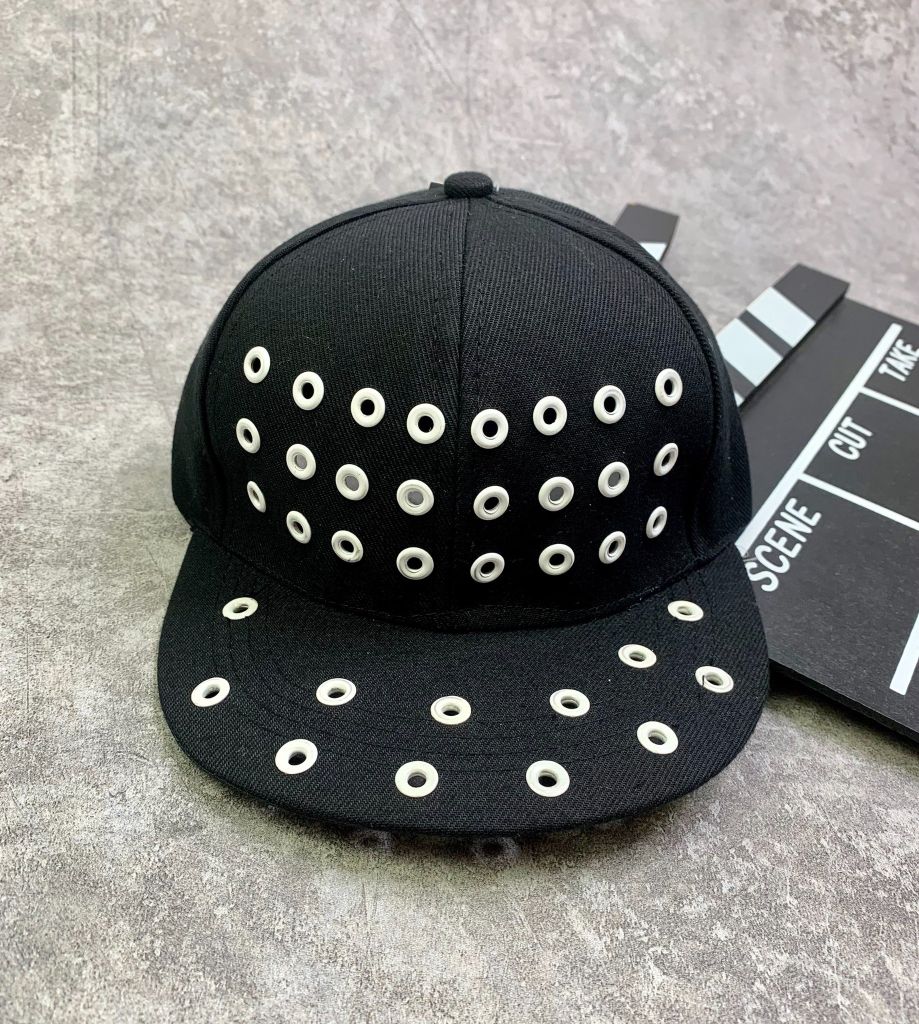 Mũ snapback bé trai size nhỏ đính lỗ