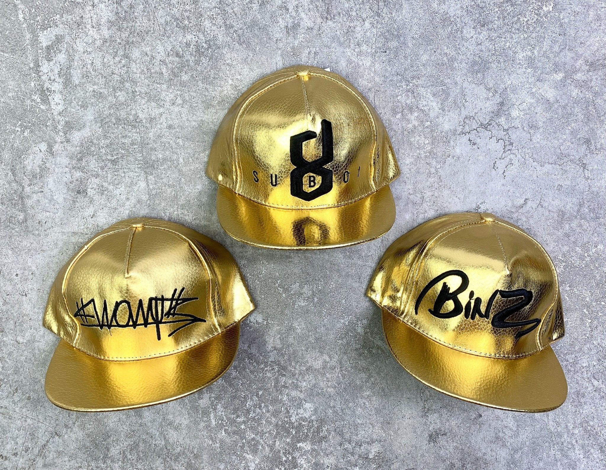 Mũ snapback bé trai size nhỏ nhũ vàng