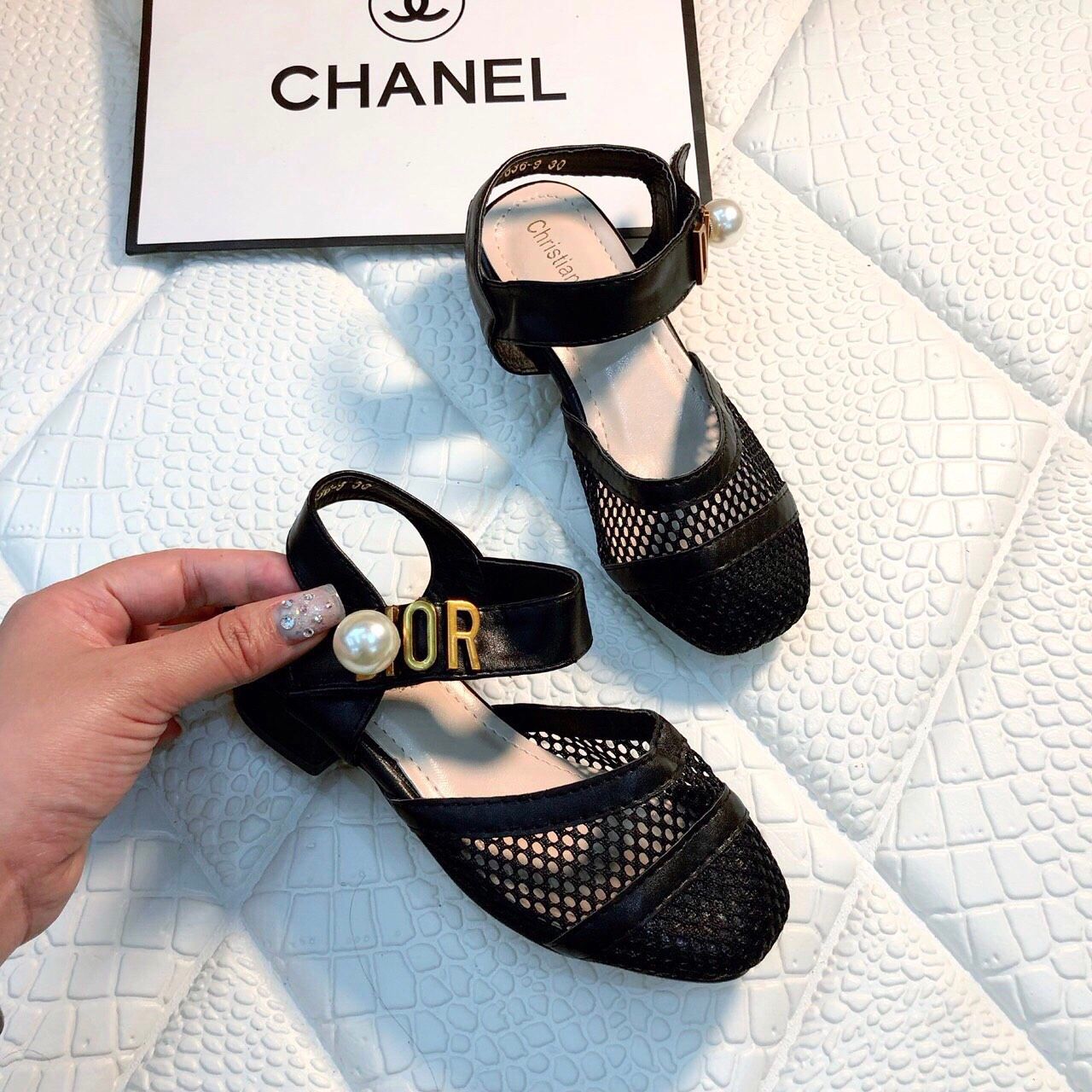 Giày lưới Dior