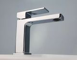 Vòi Lavabo nóng lạnh thiết kế vuông mạnh mẽ cho chậu rửa mặt Eurolife EL-HAVENT 02